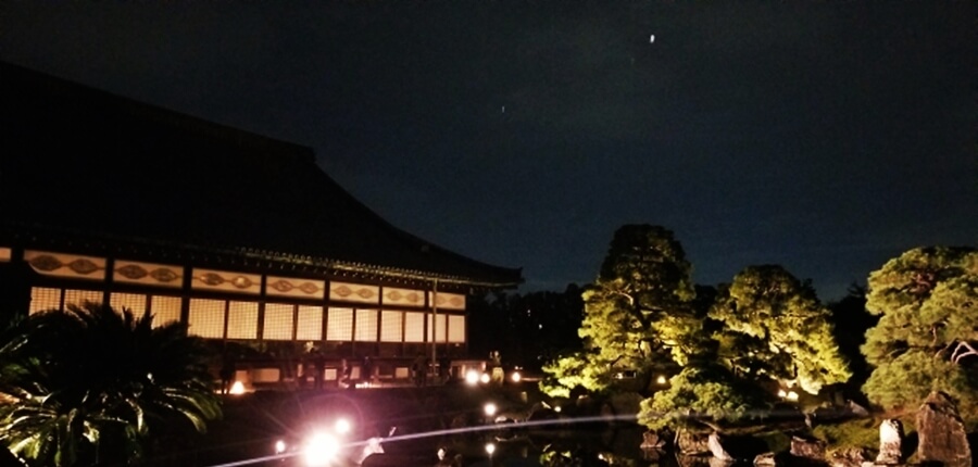 京都秋のライトアップ二条城