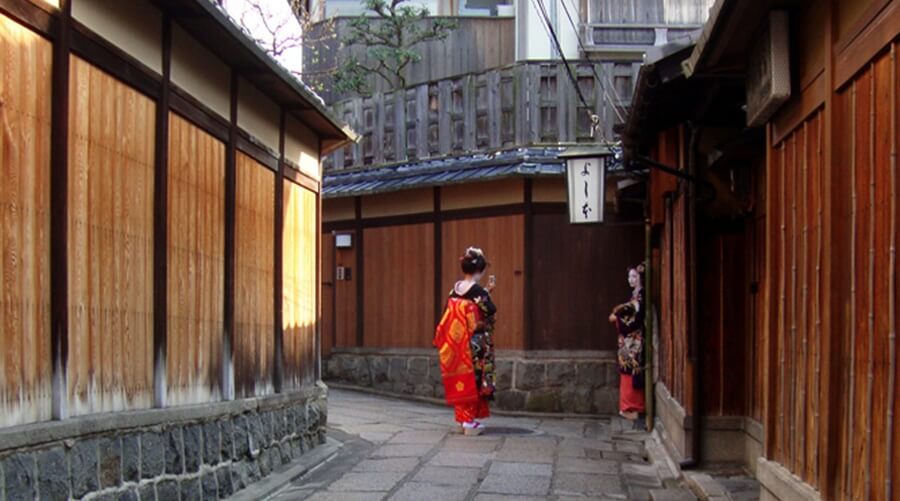 着物で歩きたい京都の町並み