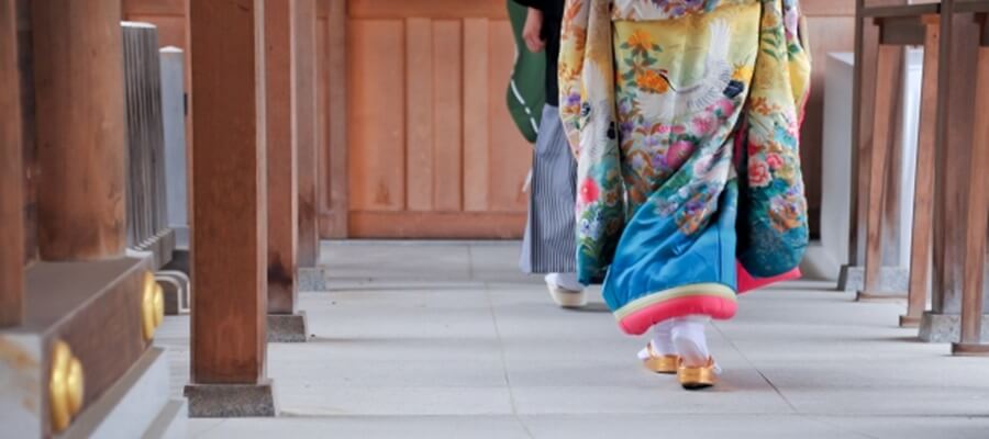 京都の梅を着物姿でロマンチックに楽しむ