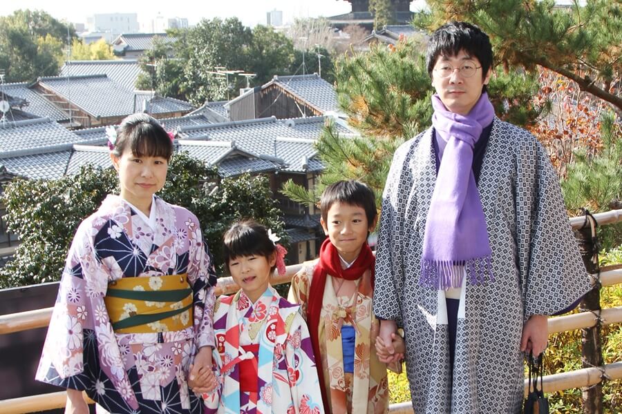京都観光は家族で着物姿に変身！