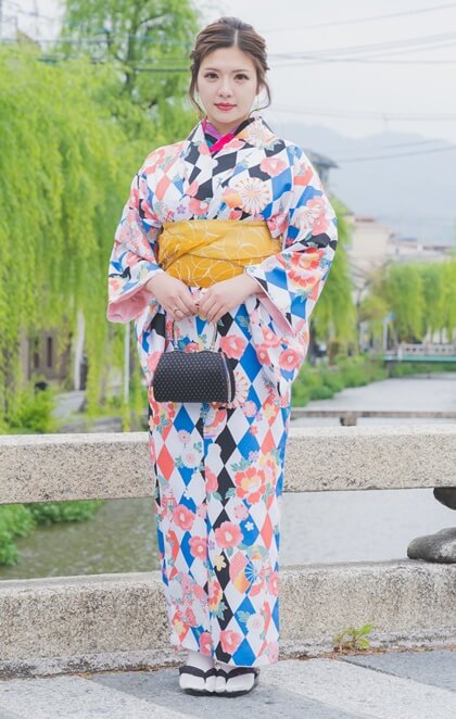 修学旅行で人気の京都の着物レンタル店