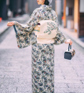 京都の紅葉を着物レンタルして楽しむなら