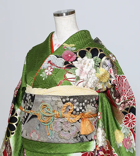 京都観光用着物レンタル専門店京あるきの高級振袖プランのお着物一例