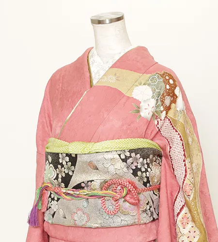 京都観光用着物レンタル専門店京あるきの高級振袖プランのお着物一例